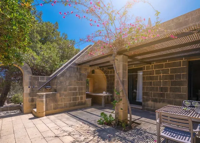 ميليها هوليداي سنتر منتجع